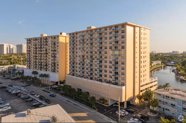 <strong>Golden Horn Condominium Association</strong>